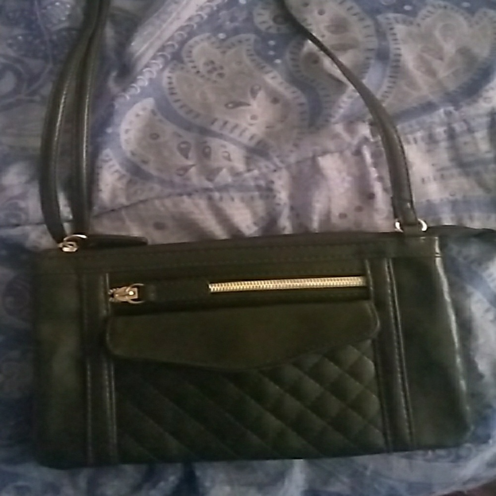 A green purse